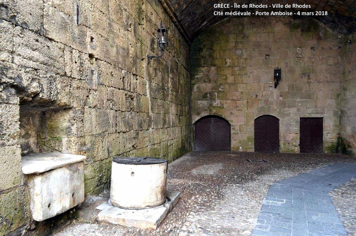 107- Citadelle medievale.JPG